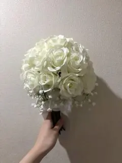 ホワイトバラとカスミソウのブーケ　ブートニア付