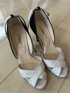 セブントゥエルブサーティー サンダル 22.5cm