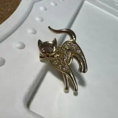 AVON ピンバッジ　猫