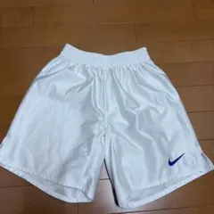 Nike ホワイト ハーフパンツ