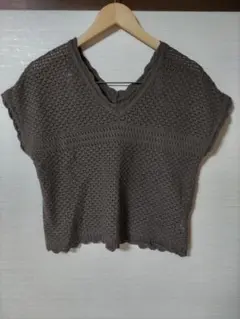 GU Vネックニットベスト