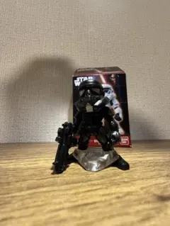 スター・ウォーズ 黒いストームトルーパー フィギュアのサムネイル