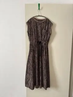 半額以下！！【美品】THOUSAND MILE ゼブラ柄ワンピース