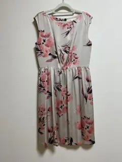 NATURAL BEAUTYの桜色花柄ワンピースのサムネイル