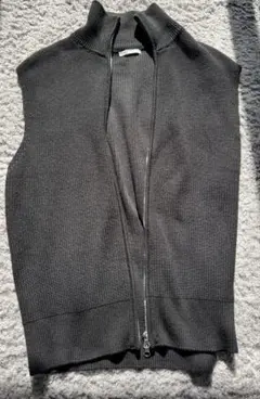 ZARA 黒 ハイネック フルジップ ベスト