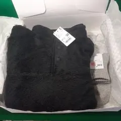 UNIQLO　長袖ファーリーフリーズセット　ヒートテックハーフソックス付き