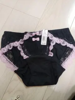 新品未使用タグ付きエメフィールサニタリーショーツ