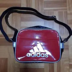 adidas 赤黒 エナメルショルダーバッグ