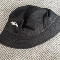 Stüssy バケットハット ブラック 刺繍ロゴ