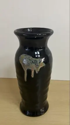 陶器 花瓶 山三窯 黒釉 耳付き フラワーベース - メルカリ