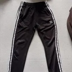 adidas ブラック ジョガーパンツ 3本ライン