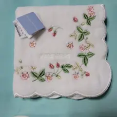 WEDGWOOD 花柄刺繍 いちご柄タオルハンカチ