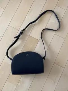 A.P.C Demi-Lune ショルダーバッグ　極美品