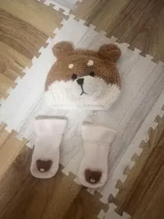 クマ耳付き帽子と靴下セット