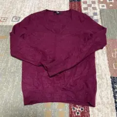 ユニクロ　カシミヤセーター　バーガンディ Vネック 長袖ニット sサイズ