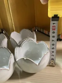 淡いグレー　花びらモチーフ　少し深い小鉢皿4個セット