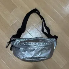 《ALTROSE》メタリック ボディバッグ シルバー