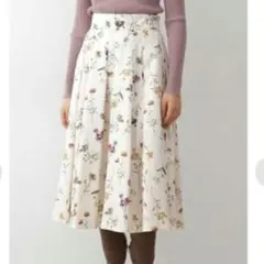 JILLSTUART 花柄フレアスカート　ボタニカルアートフラワースカートのサムネイル
