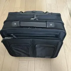 ナイロン製黒キャリーケース