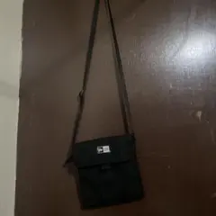 ナイロン ブラック ショルダーバッグ
