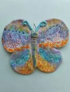 蝶々の壁掛け　カラフル　ハンドメイドインテリア　レトロ