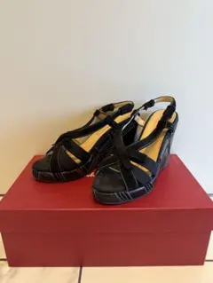 フェラガモ × サンダル