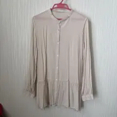 GU ベージュ 長袖シャツ フリル裾