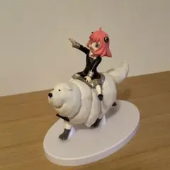 アーニャ フィギュア 白い犬