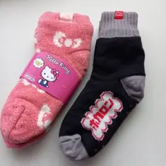 極厚裏ボアハローキティ &ホカロン×mumu極厚裏ボア靴下2足セット