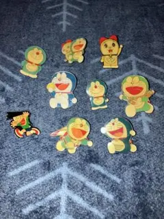 ドラえもん ピンバッジ 9個セット　未使用品 30年以上前のもの