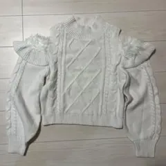 ホワイトオフショルダーニットセーター