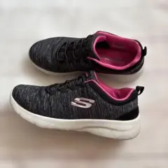 SKECHERS スニーカー　靴　シューズ　ブラック　ピンク
