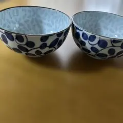 青い円形模様の陶器製丼　2個セット