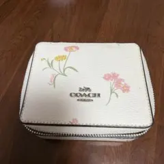 COACH 花柄レザー ポーチ