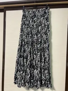 モノトーン 総柄 プリーツスカート ロング丈のサムネイル