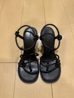 CHARLES & KEITH ノットディテール サンダル ブラック サイズ37のサムネイル