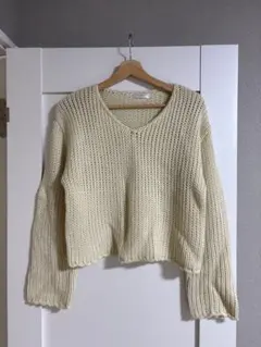 fifth クリーム色 Vネック ニットセーター クロップド丈