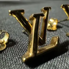 Louis Vuitton ゴールド LVロゴ ピアス 箱、ポーチ付きのサムネイル
