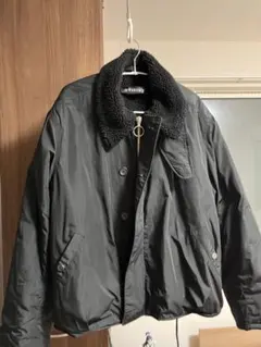 ボア襟付きブラックナイロンジャケット