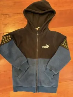 PUMA フリースパーカー 黒と青