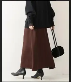 サテンロングスカート