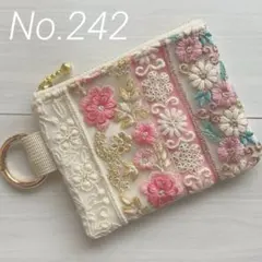 インド刺繍リボン　４種花柄リボンの白とピンクポーチ【Ｓ】 No.242