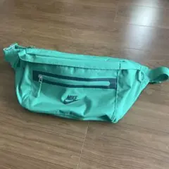 NIKE ボディバッグ・ウエストポーチ グリーン