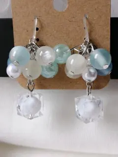 ハンドメイドピアス　[No.129]　ブルー　ホワイト系ビーズ