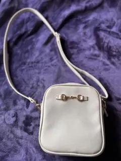 【値下げ済】ショルダーバッグ ベージュ 合成皮革 ゴールド金具 【美品】