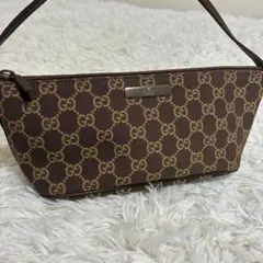 極美品 グッチ アクセサリーポーチ ハンドバック GG キャンバス レザー 茶色