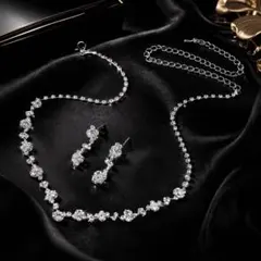高品質ネックレス&イヤリング　２点セット♡ブライダルウェディング新品♡ティアラ