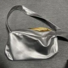 シルバー合成皮革ショルダーバッグ