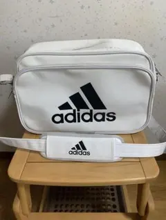adidas スポーツバッグ エナメル