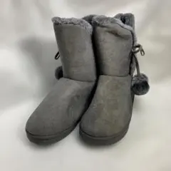 グレーのファー付きムートンブーツ